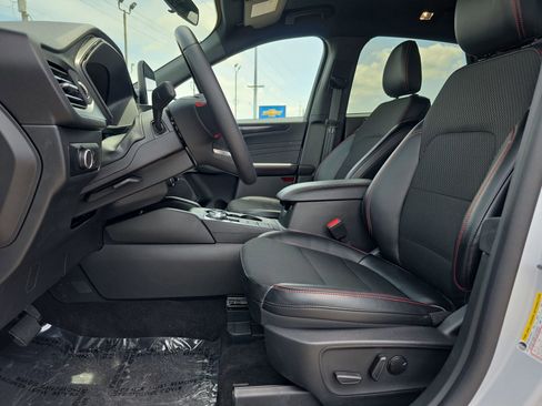 Used 2025 Ford Escape ST-Line FWD image 10