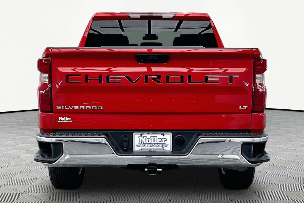 Used 2023 Chevrolet Silverado 1500 LT AWD/4WD image 4