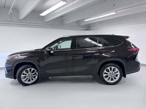 Used 2021 Toyota Highlander Limited AWD/4WD image 4