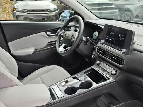 Used 2023 Hyundai Kona SE FWD image 10