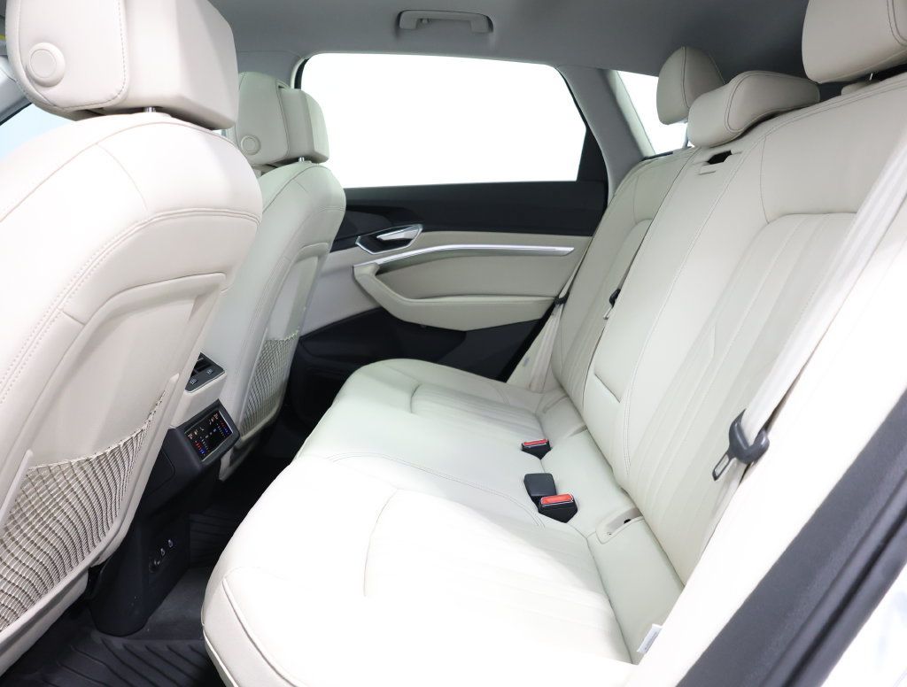 Used 2022 Audi e-tron Premium w/ Convenience Plus Package AWD/4WD image 27