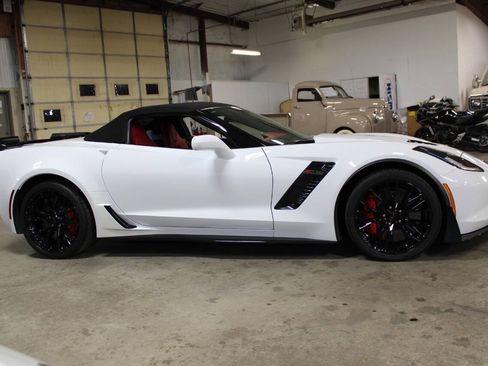 Used 2016 Chevrolet Corvette Z06 w/ 3LZ Preferred Equipment Group RWD image 7