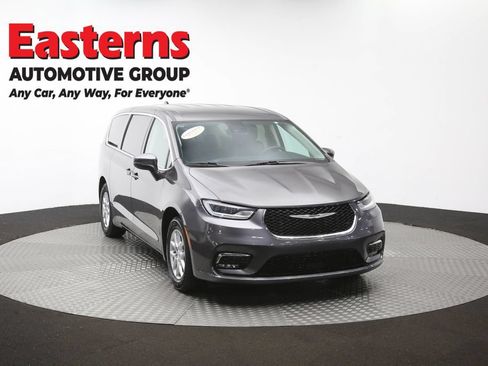 Used 2023 Chrysler Pacifica Touring-L FWD image 52