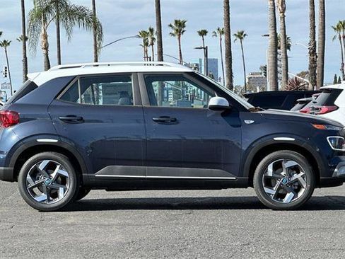 New 2025 Hyundai Venue Limited image 3
