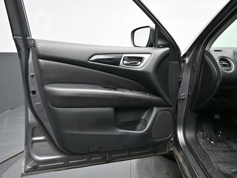 Used 2020 Nissan Pathfinder SV image 30