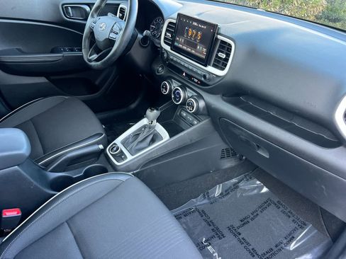 Certified 2022 Hyundai Venue Limited image 16