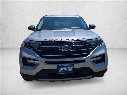 Used 2020 Ford Explorer XLT w/ Equipment Group 202A AWD/4WD image 2