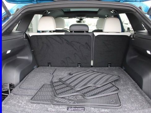 Used 2024 Volkswagen Atlas Cross Sport SEL Premium R-Line image 10