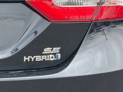 Used 2020 Toyota Camry SE w/ Sunroof Package FWD image 27