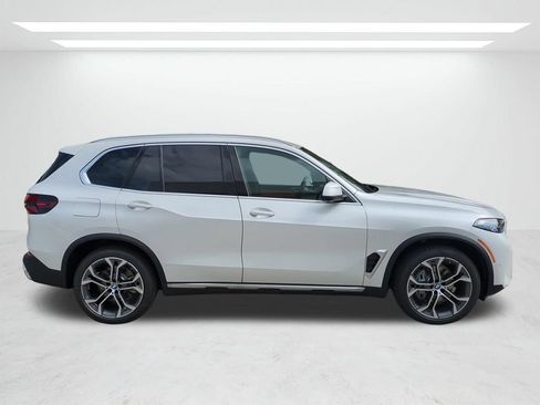 New 2026 BMW X5 xDrive40i w/ Premium Package AWD/4WD image 3