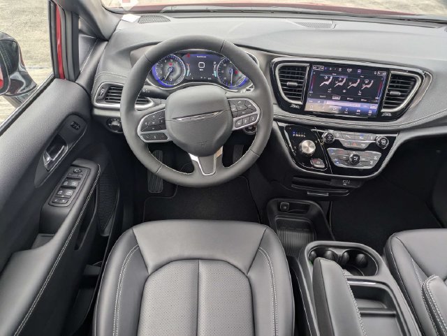 New 2027 Chrysler Pacifica Select FWD image 17