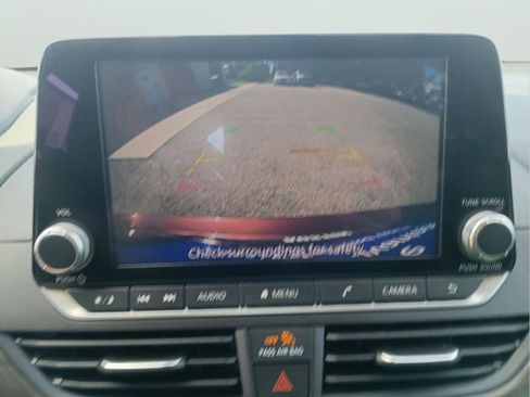 Used 2024 Nissan Altima 2.5 SV image 18