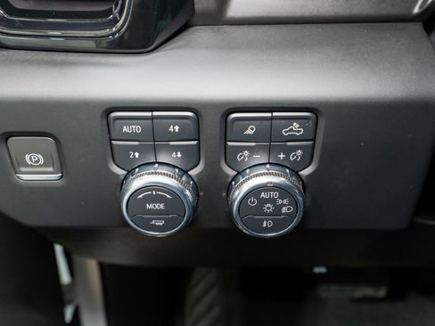 Used 2024 GMC Sierra 1500 AT4 w/ Technology Package image 35