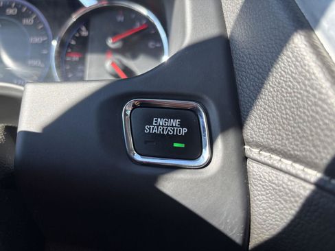 Used 2023 GMC Acadia SLT w/ Technology Package AWD/4WD image 32