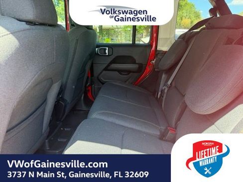 Used 2025 Jeep Wrangler Unlimited Sahara AWD/4WD image 10