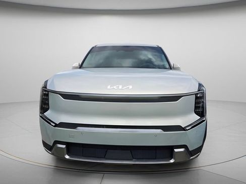 Used 2024 Kia EV9 Light Long Range RWD image 3