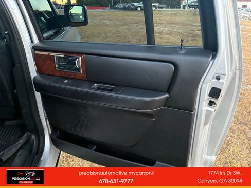 Used 2016 Lincoln Navigator L Select image 28