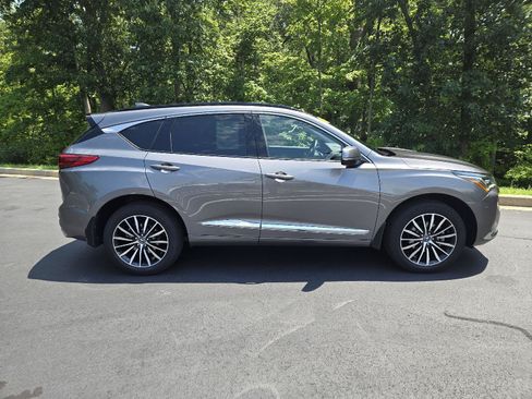 Used 2025 Acura RDX SH-AWD w/ Advance Package image 2