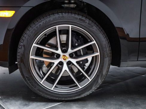 Certified 2026 Porsche Macan AWD/4WD image 10