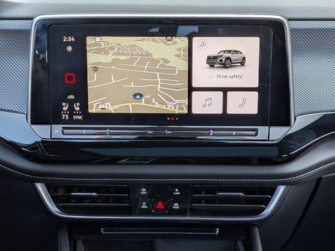 Used 2024 Volkswagen Atlas Cross Sport SEL Premium R-Line image 28