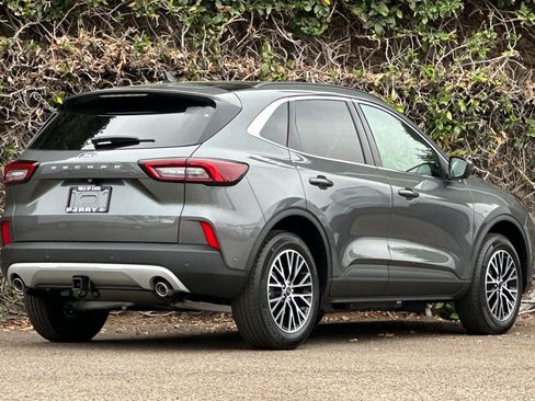 New 2024 Ford Escape SE w/ PHEV Premium Package image 4