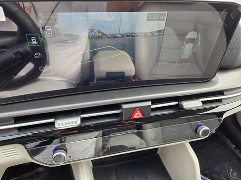 New 2026 Kia Sportage SX FWD image 3
