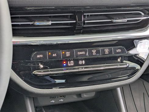 New 2025 Buick Envista Avenir image 19