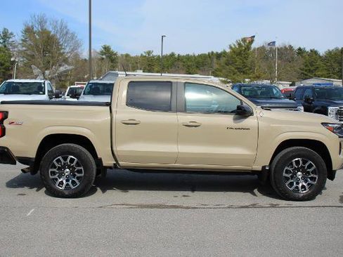 Used 2024 Chevrolet Colorado Z71 w/ Z71 Convenience Package 2 AWD/4WD image 4