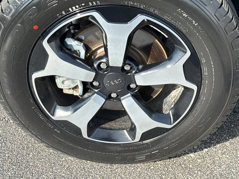 Used 2022 Jeep Renegade Trailhawk AWD/4WD image 9