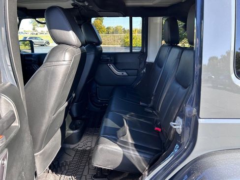 Used 2018 Jeep Wrangler Unlimited Sahara image 9