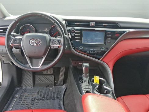 Used 2018 Toyota Camry XSE image 19