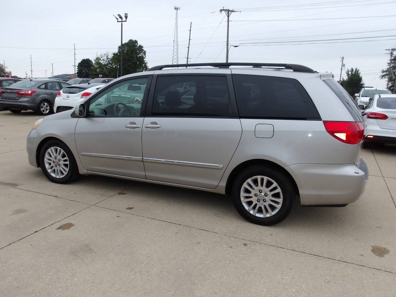 Used 2008 Toyota Sienna XLE Limited w/ XLE Limited Pkg 1 FWD image 4