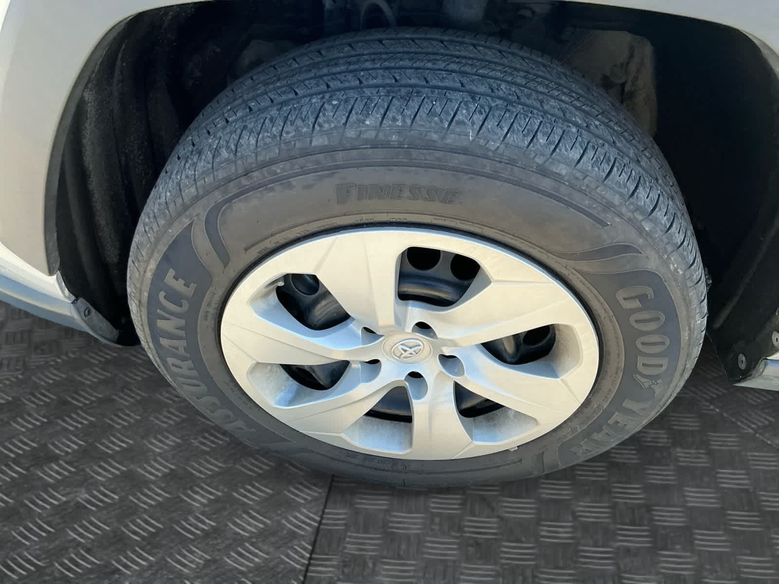 Used 2024 Toyota RAV4 LE AWD/4WD image 14