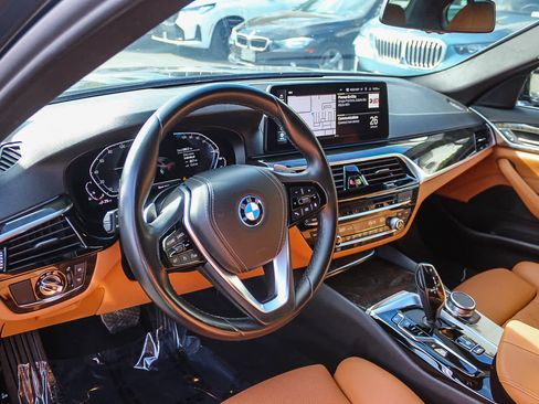 Used 2022 BMW 530e w/ Convenience Package image 17