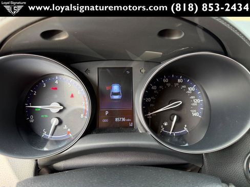 Used 2019 Toyota C-HR XLE FWD image 27