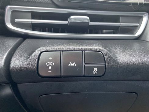 Certified 2023 Hyundai Elantra Limited FWD image 23
