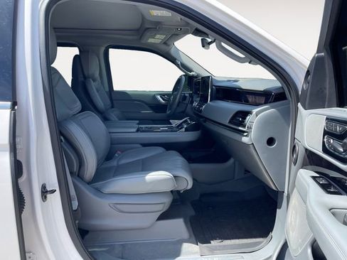 Used 2019 Lincoln Navigator Reserve AWD/4WD image 15