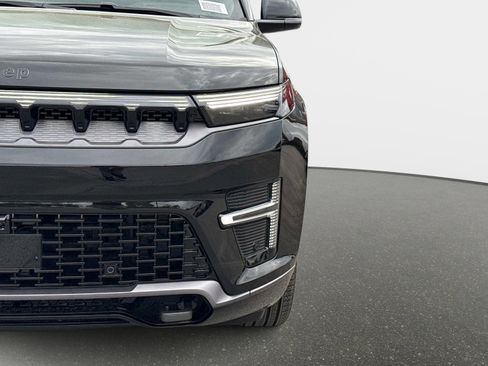 New 2026 Jeep Grand Wagoneer Limited AWD/4WD image 10