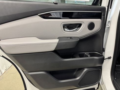 New 2025 Honda Pilot EX-L image 15