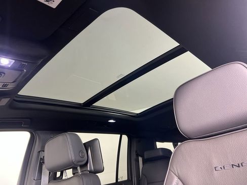 Used 2025 GMC Yukon XL Denali w/ Denali Reserve Package image 20
