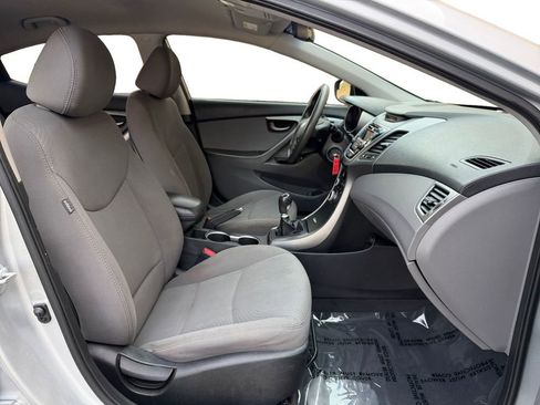 Used 2014 Hyundai Elantra SE FWD image 17