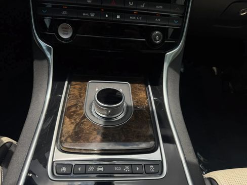 Used 2016 Jaguar XF R-Sport RWD image 20