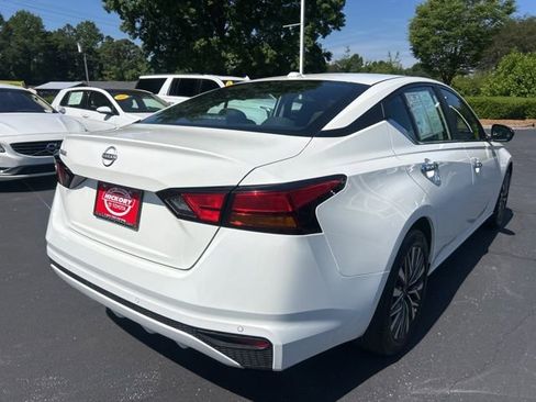 Used 2025 Nissan Altima 2.5 SV FWD image 7