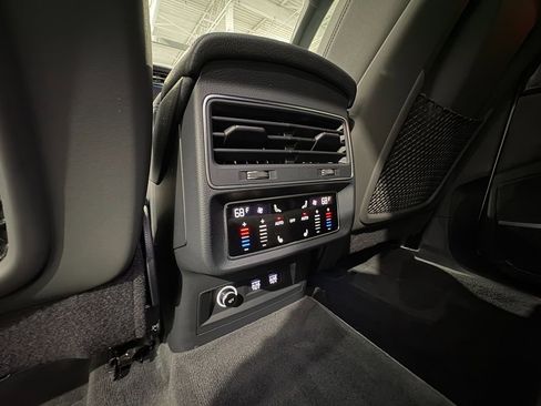 Used 2019 Audi Q8 Premium Plus w/ Premium Plus image 44