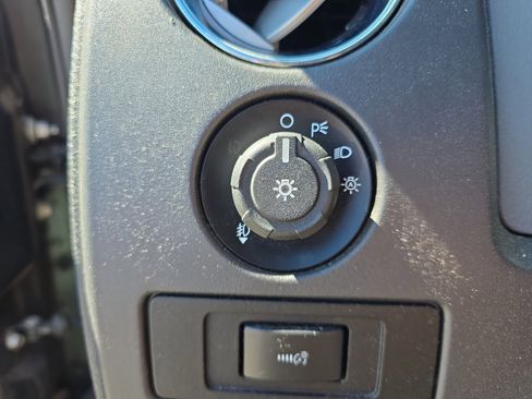 Used 2013 Ford F150 XLT w/ Mid Equipment Group image 20