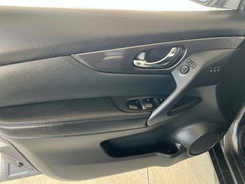 Used 2018 Nissan Rogue SV w/ Sun & Sound Touring Package AWD/4WD image 7