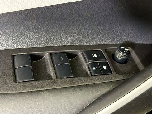 Used 2025 Toyota Corolla SE image 21