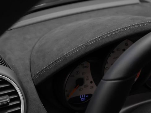 Used 2025 Porsche 718 Cayman GT4 RS RWD image 49