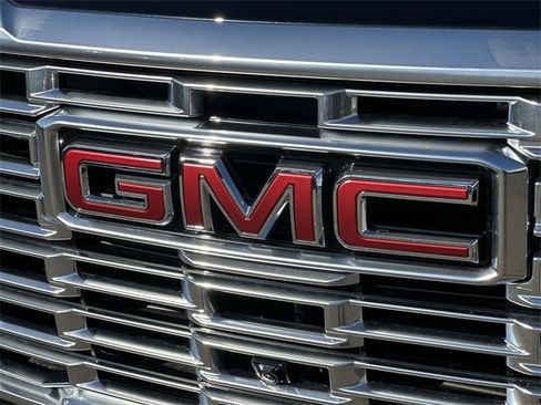 Used 2025 GMC Yukon XL Denali image 30