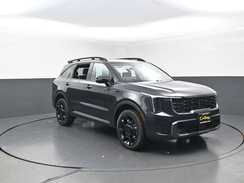 Used 2025 Kia Sorento SX image 3